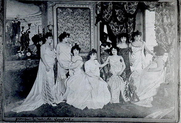 A Brothel in Paris, c. 1900 (b/w photo) von French Photographer, (20th century)