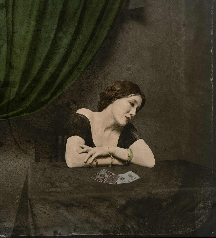 Photographer unknown "A card-divining Victorian lady" von Fuyuki Hattori