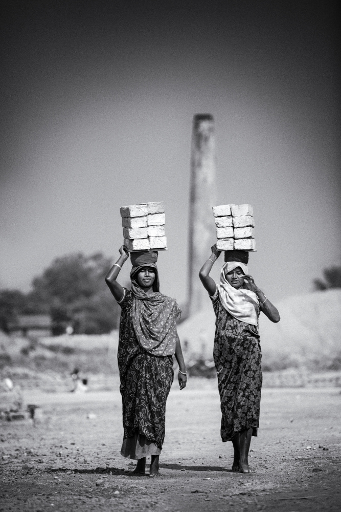 Women of brickfield von Garik