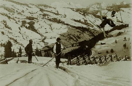 VINTAGE SKI-TOUR JUMP