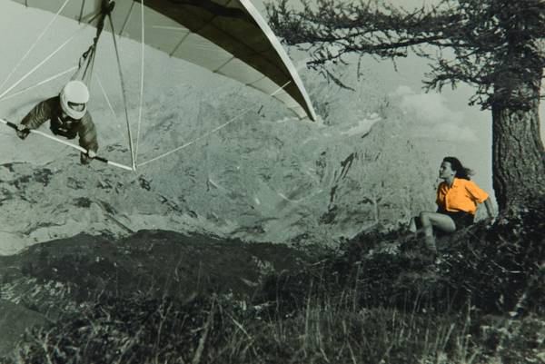 VINTAGE HANG-GLIDER GIRL von Gerald Herrmann