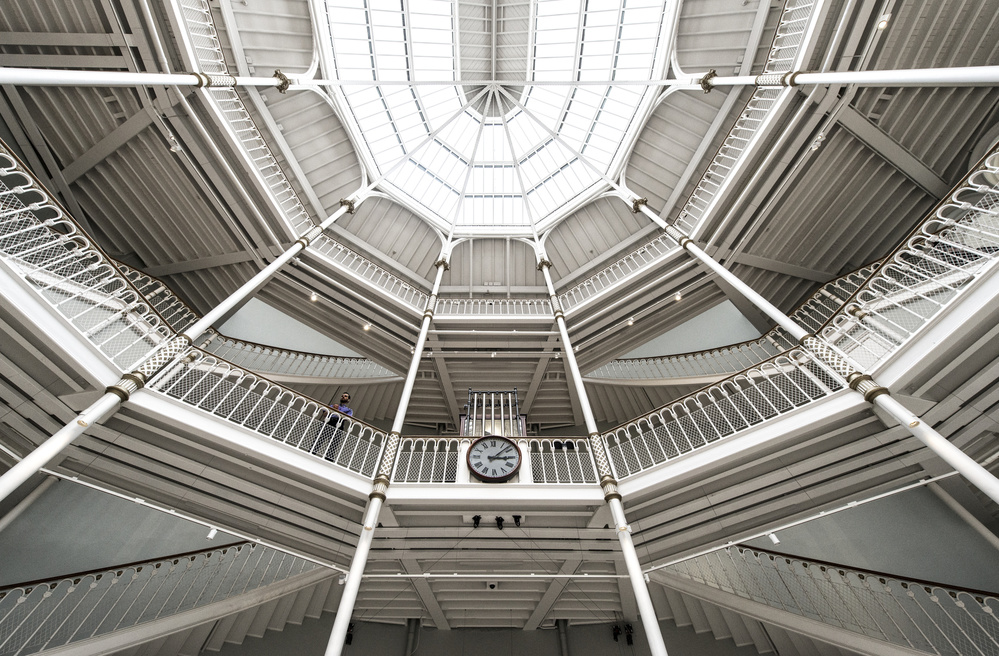 it has been three oclock von Gerard Jonkman