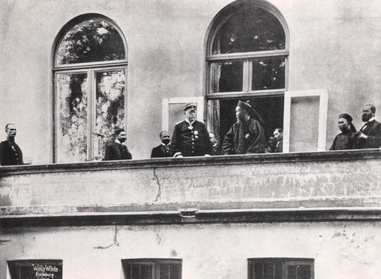 Otto Von Bismarck (1815-98) receiving Li Hung-Chang (1823-1901) 1896 (b/w photo) von German Photographer, (19th century)