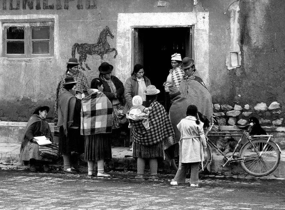 Town Council in Pukara von Giorgio Pizzocaro