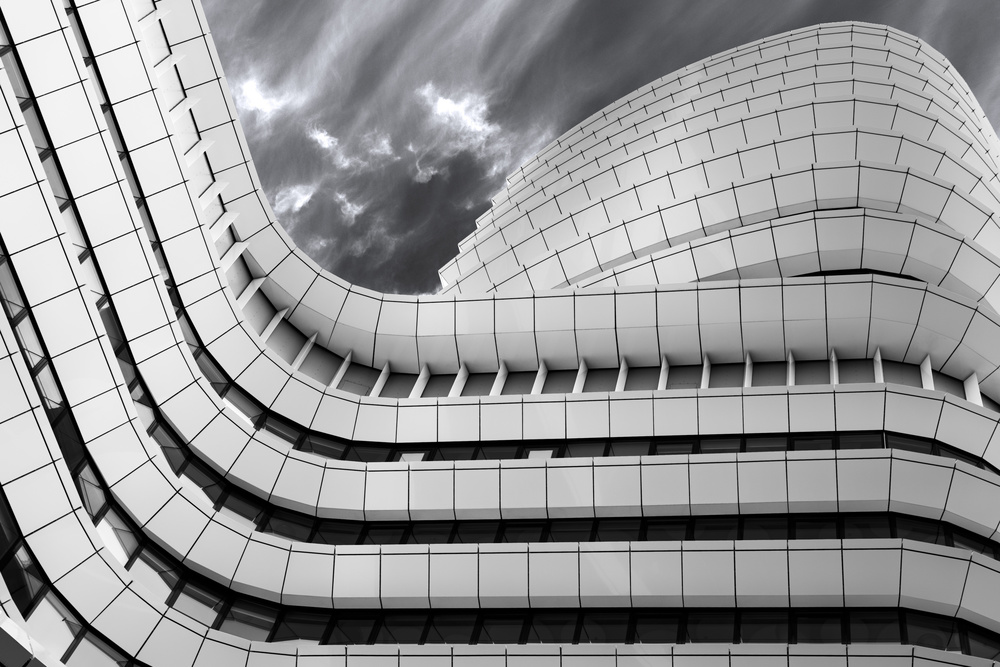 Smooth lines going up. von Greetje Van Son