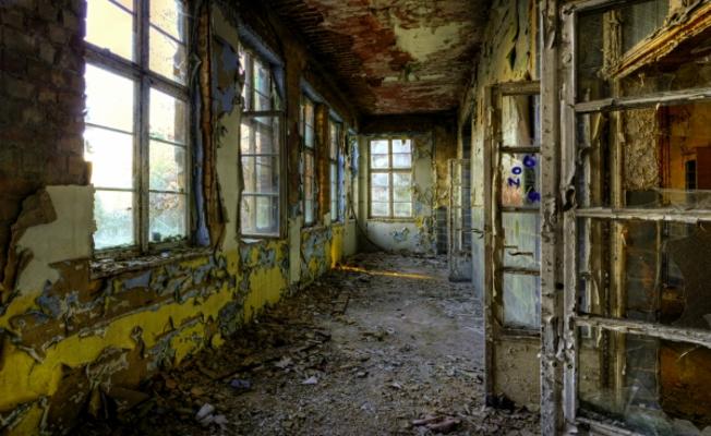 Renovierungsbedürftig von Grischa Georgiew