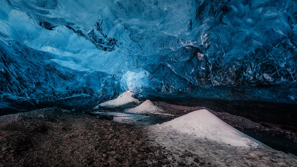 Into the Cave von Guillermo García Delgado