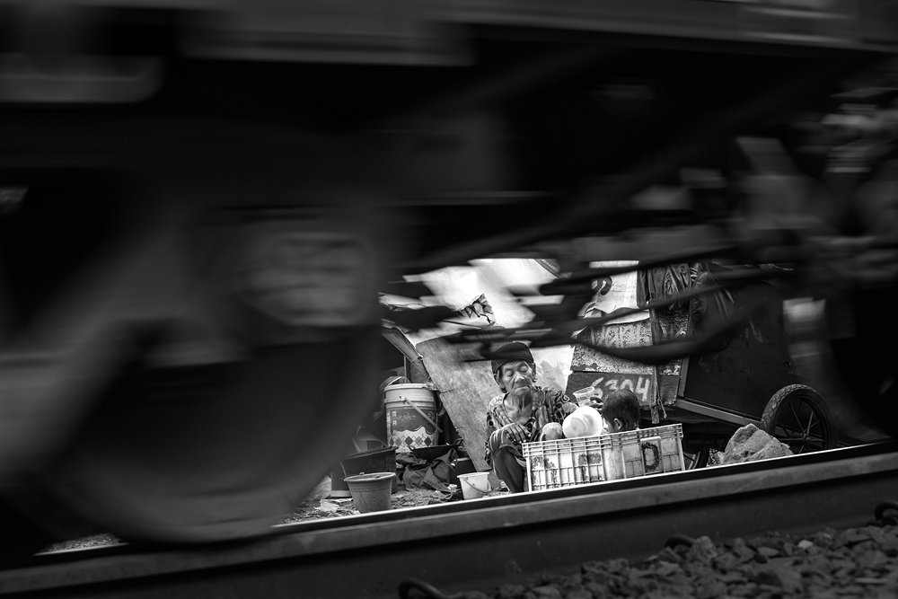 Life is So Hard, but Were Still Stand von Gunarto Song