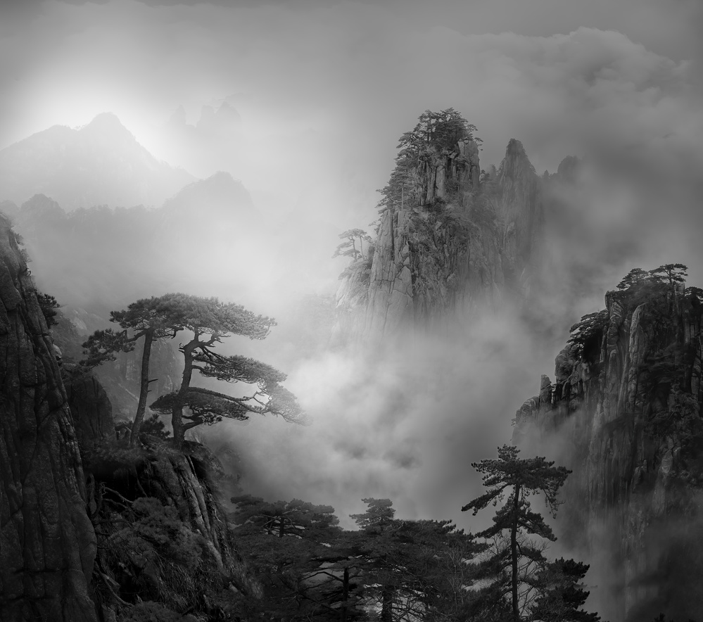 Huang Shan In The Fog von GuoJi