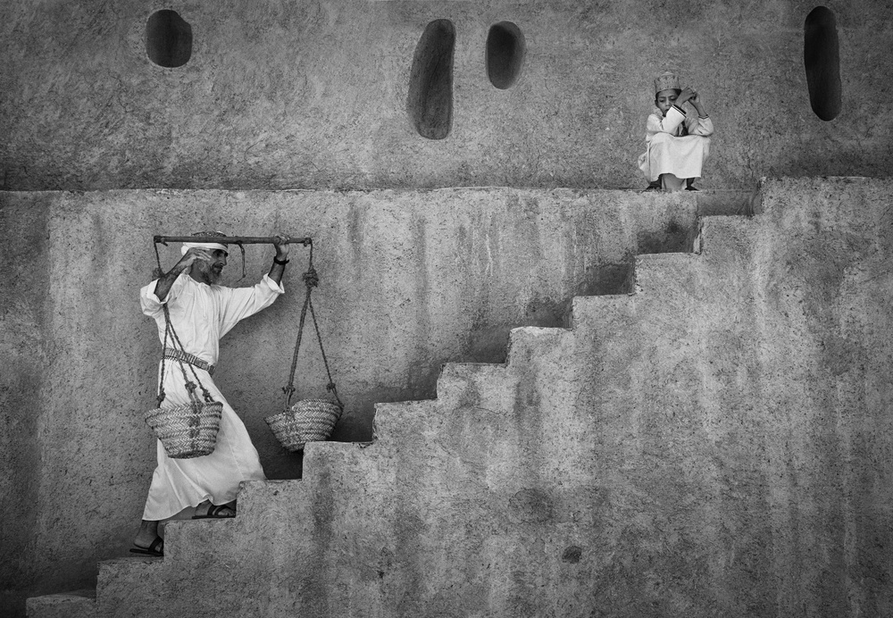 Walking in the stairs von Haitham AL Farsi