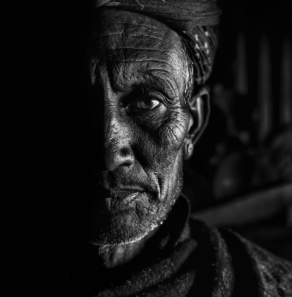 Face in dark von Haitham AL Farsi