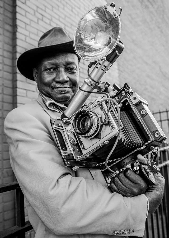 Mr. Louis Mendes / Straßenfotografie-Ikone NYC-USA von Hans ML Spiegel