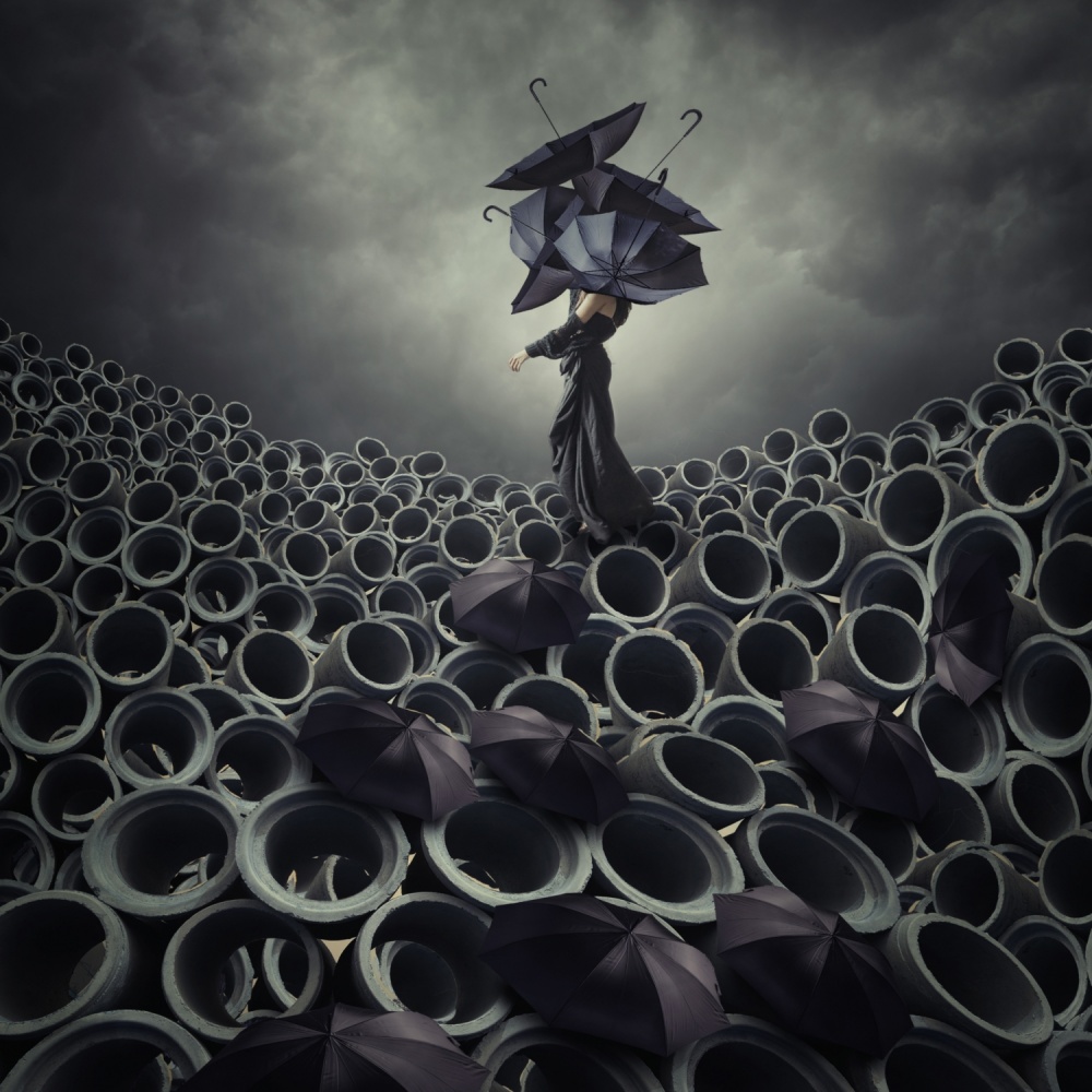 a broken serenade von Hardibudi