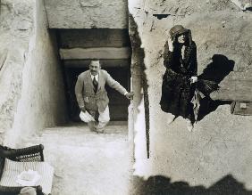 Lady Ribblesdale and Mr Stephen Vlasto at the Tomb of Tutankhamun, Valley of the Kings, 1923 (gelati