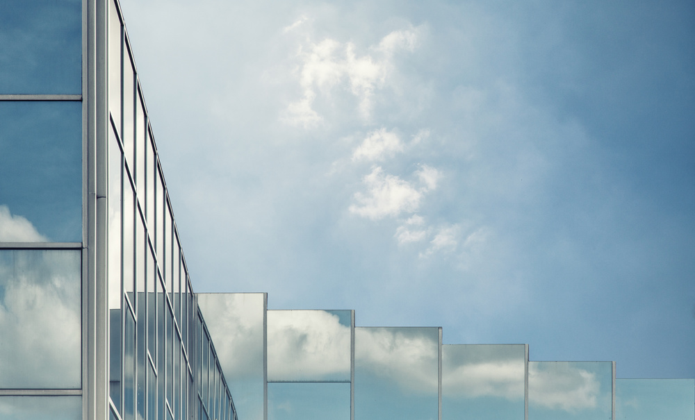 Mirrors in the sky. von Harry Verschelden