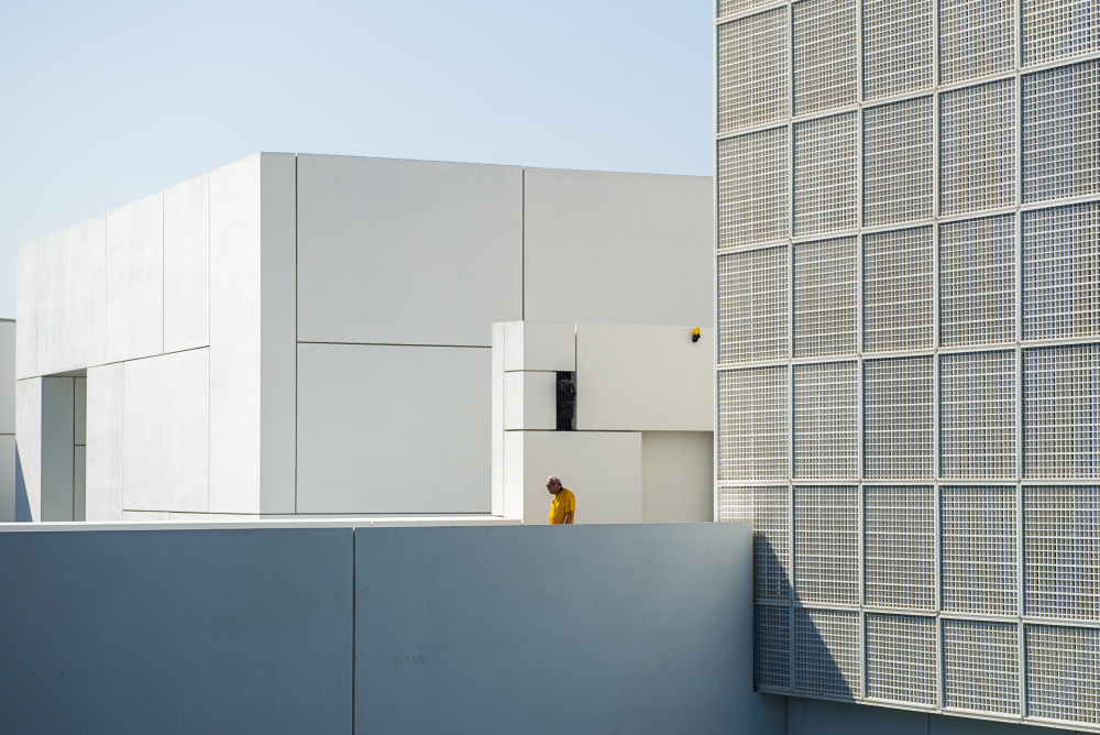 characteristic by yellow von Hasan Shaboot