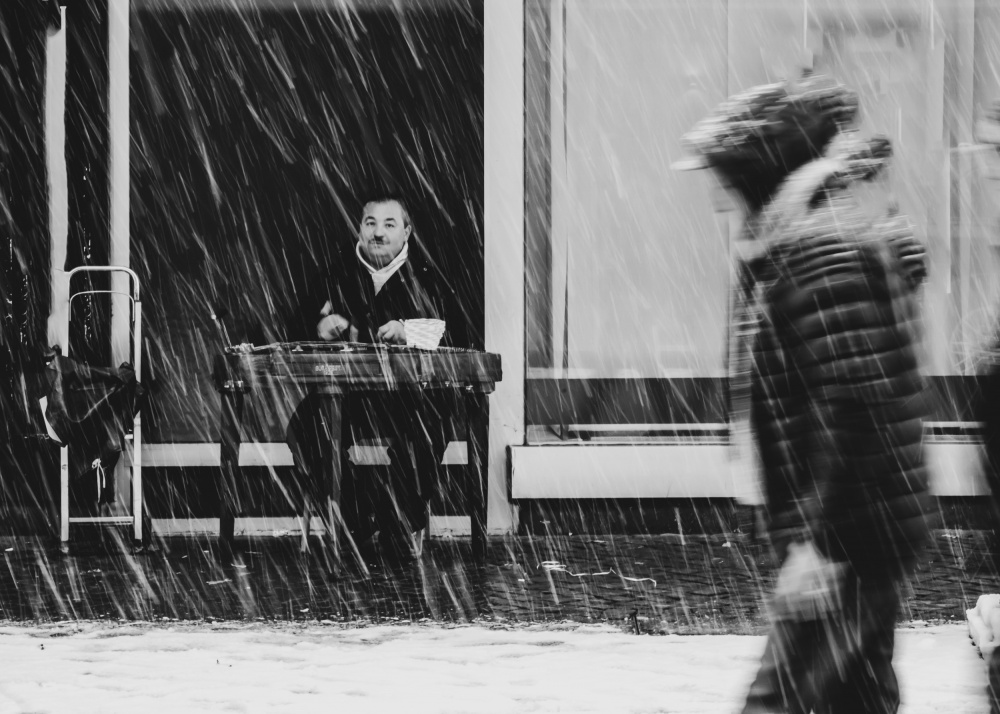 Street musician von Heike Wolters-Wrase