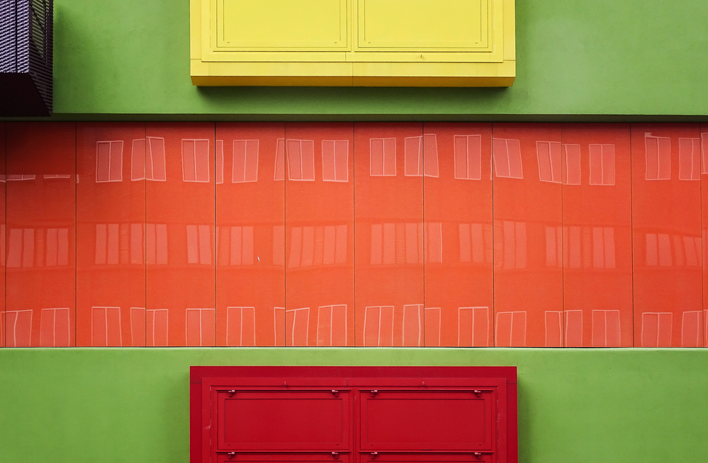 Is colored on it. von Henk Van Maastricht