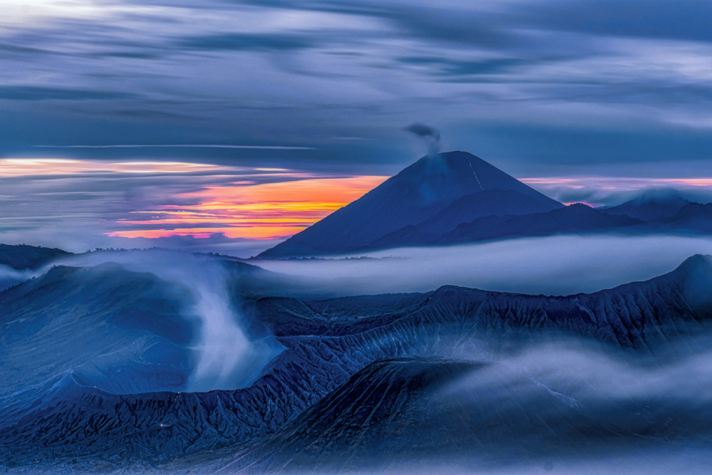 Blue hour diary from Mount Bromo von HIRAK BHATTACHARJEE