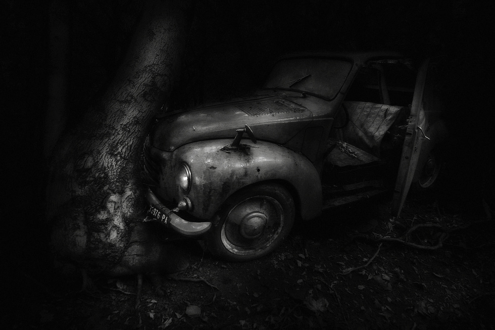 old car in night light von Holger Droste
