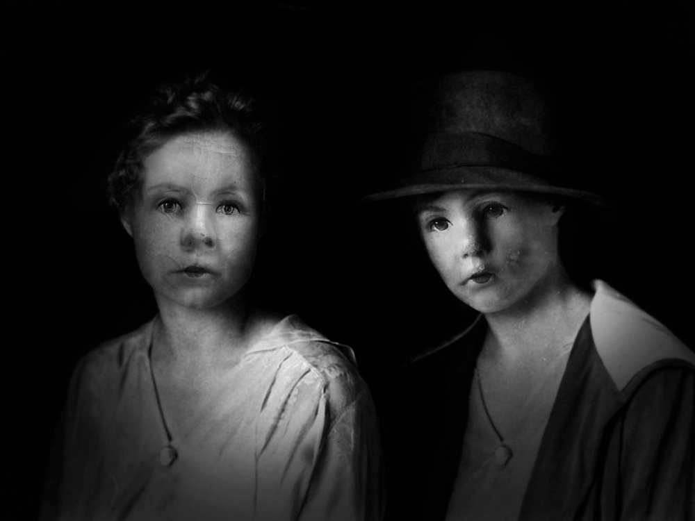 Sisters von Holger Droste