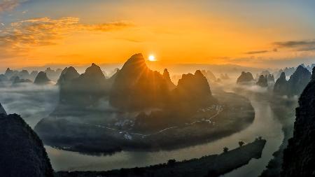 Sunrise over Li River
