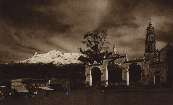 Mexico: Iztaccihuatl, visto desde Amecameca von Hugo Brehme