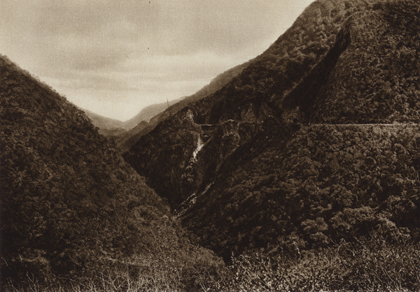 Mexico: Las Canoas, Trozo de via ferrea y barranca de Tamasopo von Hugo Brehme