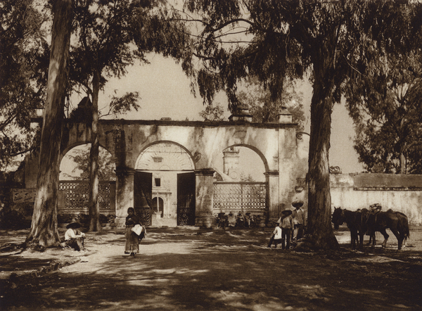 Mexico: Xochimilco, Entrada a la iglesia von Hugo Brehme