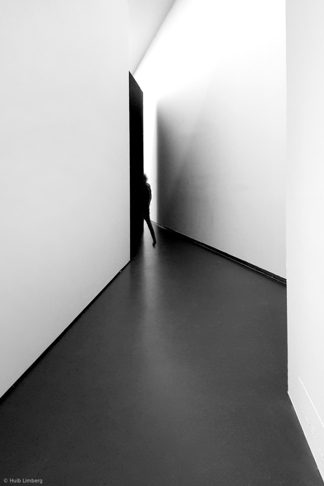 The unknown museumvisitor von Huib Limberg