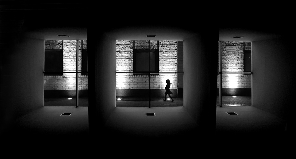 The opposite side of the street von Huib Limberg