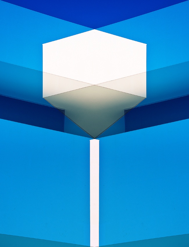 blue-white von Igor Bakotic