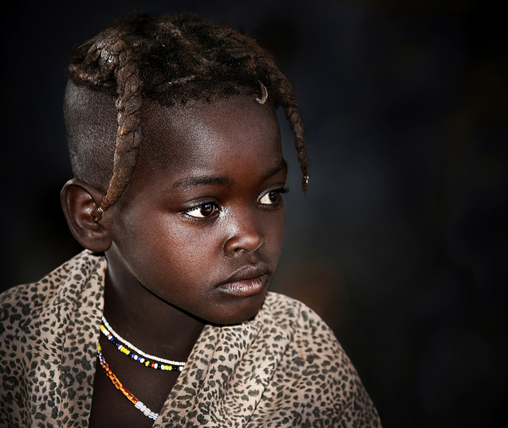 Himba little girl at school von Irene Perovich