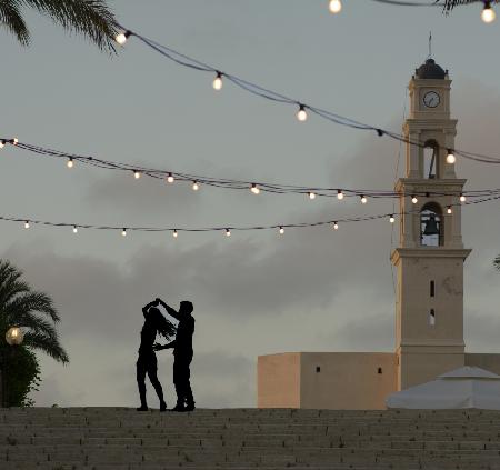 "Dance me till the end of love" (L. Cohen)