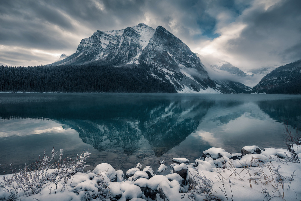 Sunrise at Lake Louise von Iván Macía