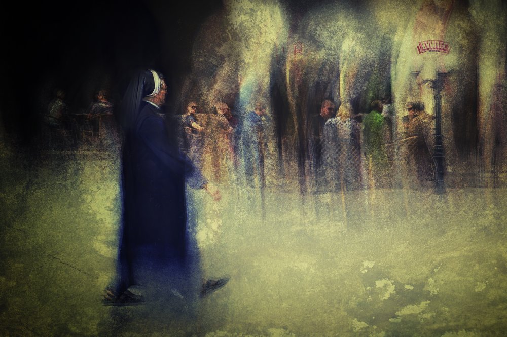 The nun and the crowd von Jan van der Linden