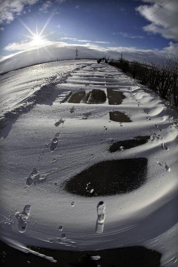 Schneewehen auf Straße von Jan Woitas
