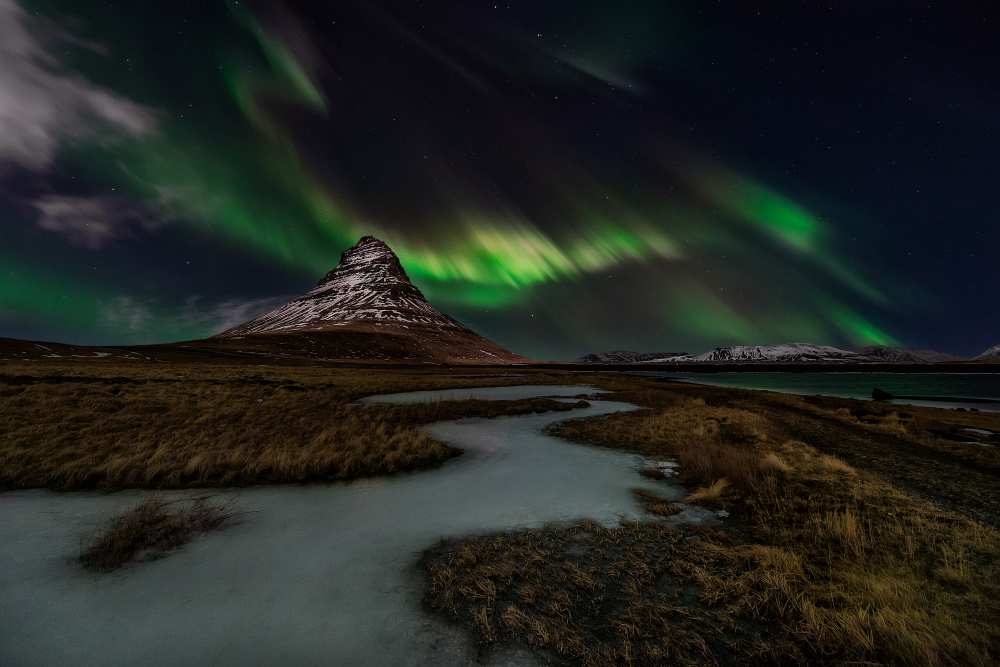 Sacred Kirkjufell von Javier De la