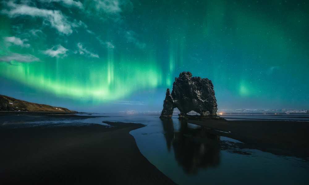 Under the Northern Lights von Javier De la