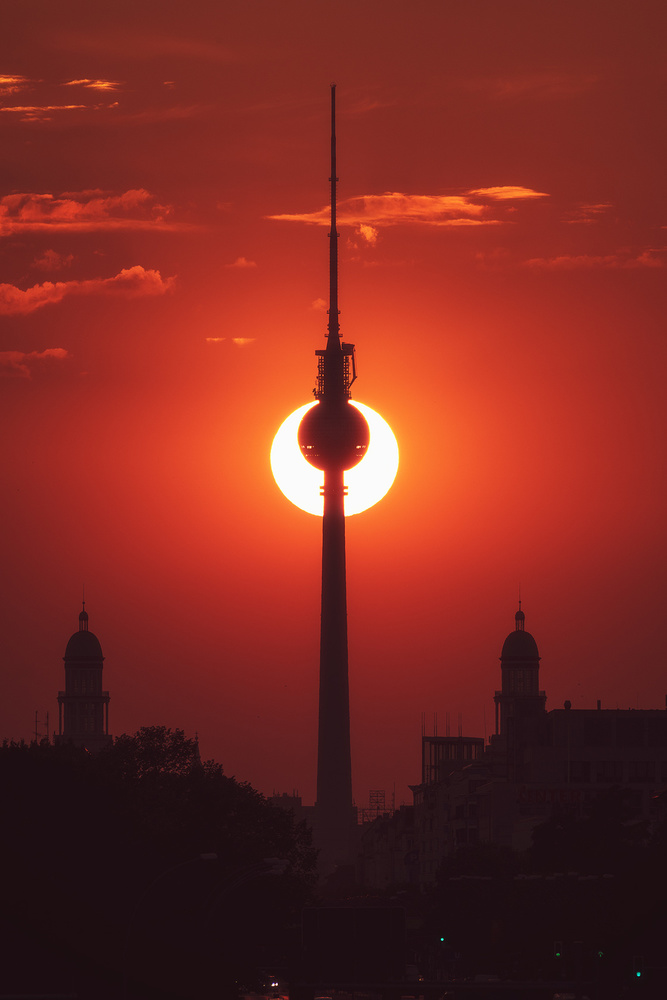 Berlin - Partial Eclipse von Jean Claude Castor