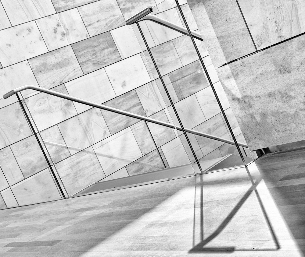 The shadow never remains the same von Jeroen van de Wiel