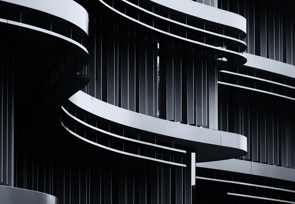 Straight and curved von Jeroen van de Wiel