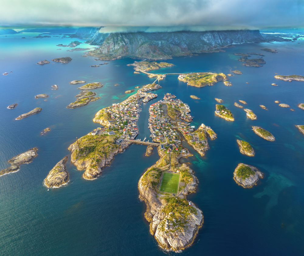Henningsvær in summer von Jie Jin