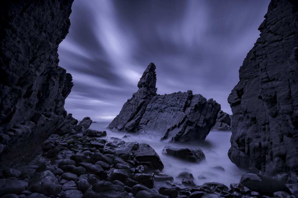 Crescent Head von Jingshu Zhu