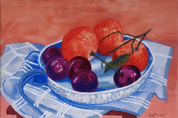 Plums and Mandarins in a dish von Joan  Thewsey