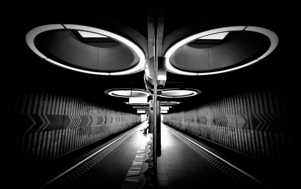 The man with wings in his legs von Jorge Pimenta