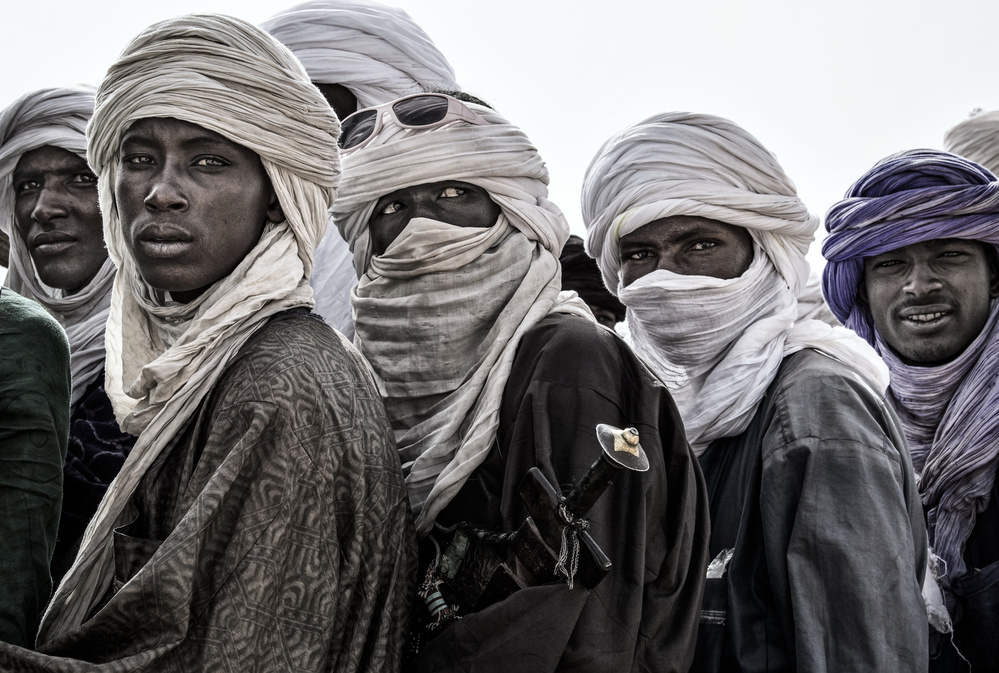On a pickup truck leaving the gerewol festival - Niger von Joxe Inazio Kuesta Garmendia