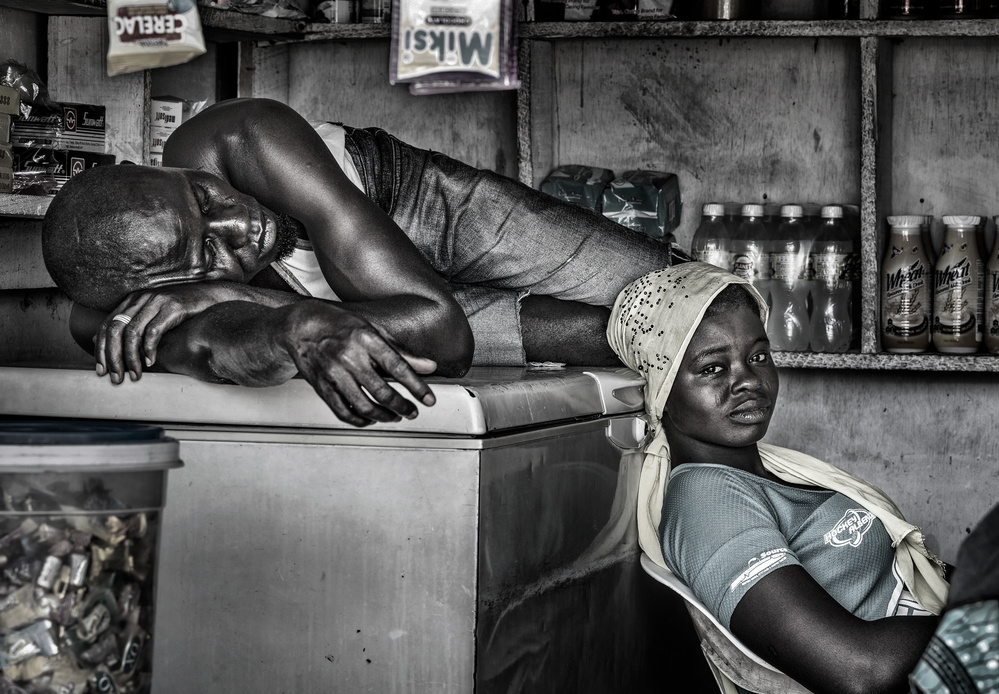 Having a rest on top of the fridge - Ghana von Joxe Inazio Kuesta Garmendia