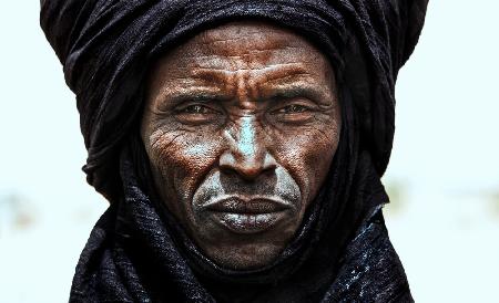 Peul tribe man watching the gerewol festival - Niger