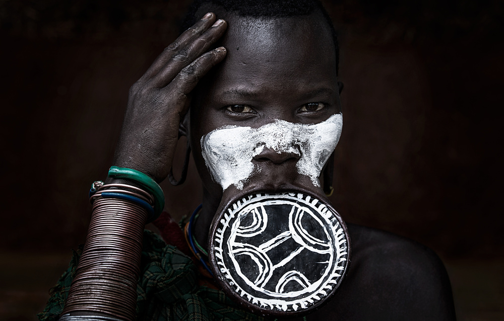 Surma tribe woman. von Joxe Inazio Kuesta Garmendia